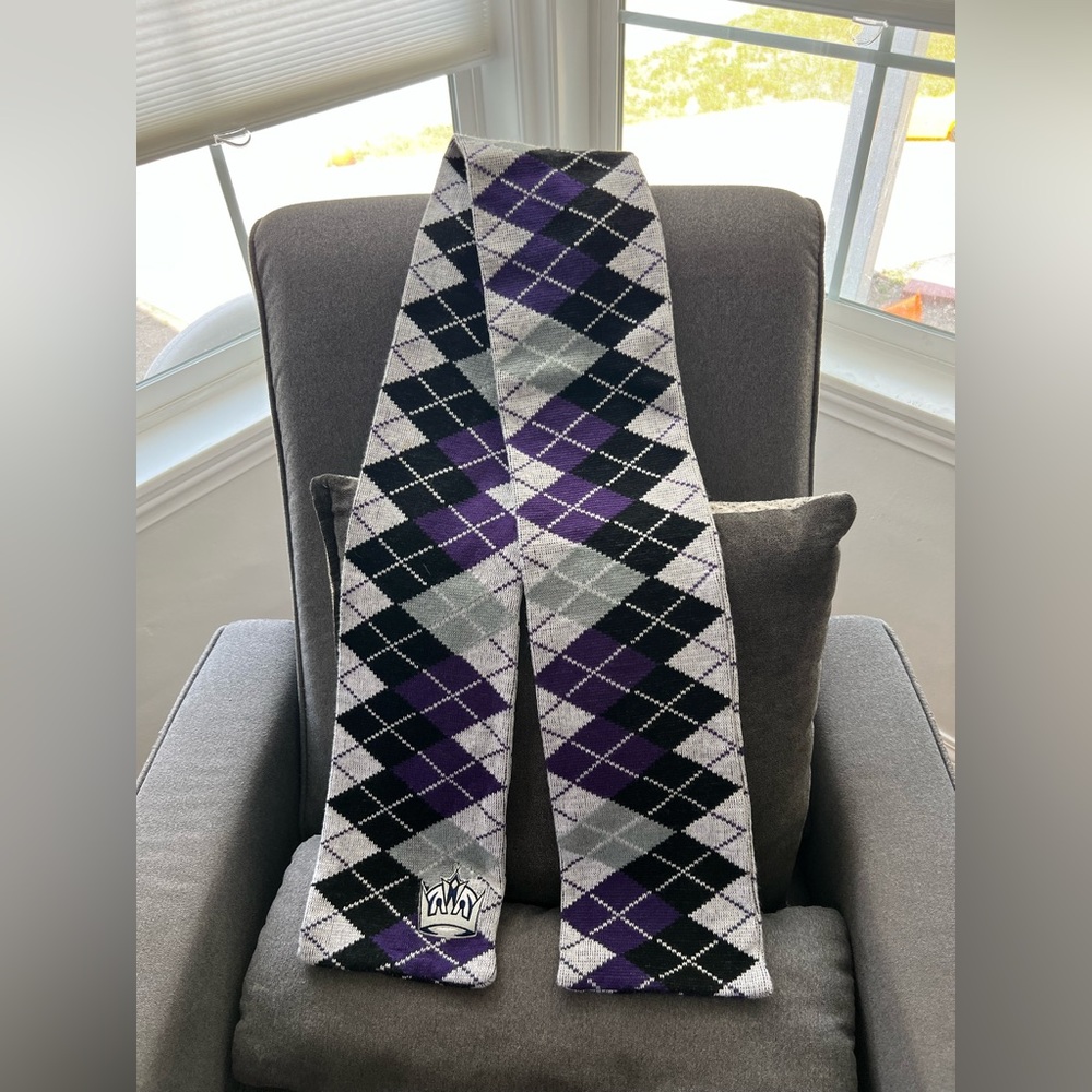 Kings scarf